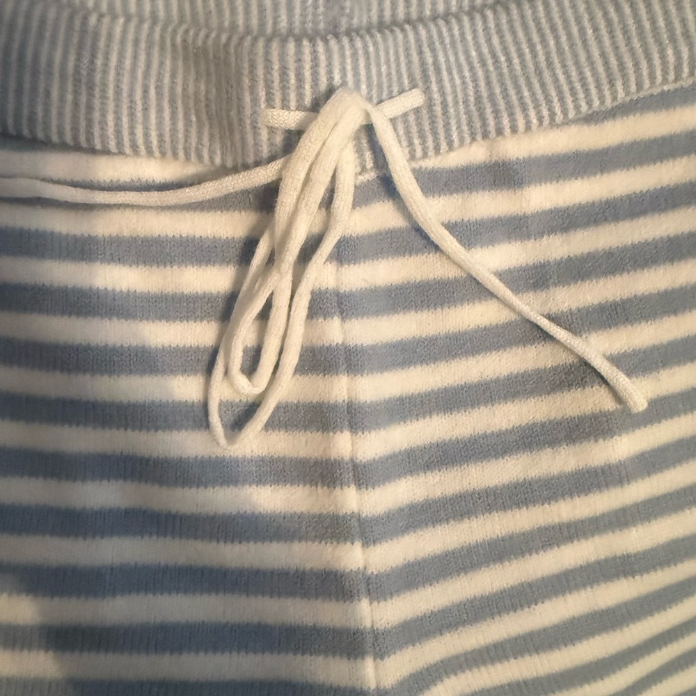Pink Lily Knit Shorts - Picture 4 of 5